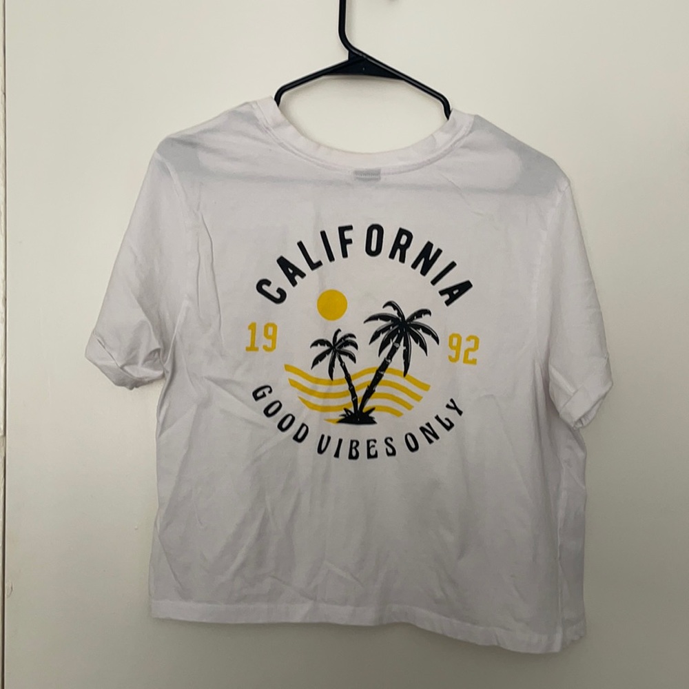 3/$10 ✨Vibe N Cali Crop Top